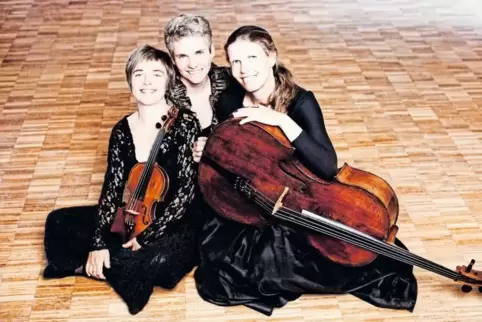 Das „Trio Vivente“ sind (von links) Anne Katharina Schreiber (Violine), Jutta Ernst (Klavier) und Kirstin von der Goltz (Violonc