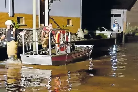 Hochwasser: Im Sommer 2018 war die Feuerwehr in Katzweiler sogar mit dem Boot unterwegs.
