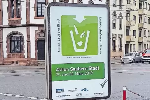 Auf City-Plakaten wirbt die Stadt schon seit Wochen für die Aktion.