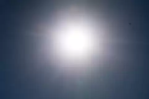 Die Sonne soll morgen fast überall im Land und lange zu sehen sein. Foto: DPA