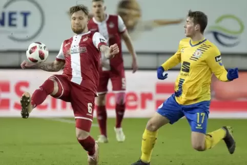 Zurück in der FCK-Startelf: Jan Löhmannsröben (links). Foto: Kunz