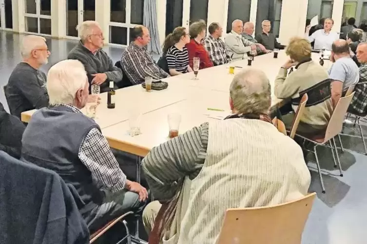 Ortsb&uuml;rgermeister Andreas Mattern informierte bei der B&uuml;rgerversammlung.