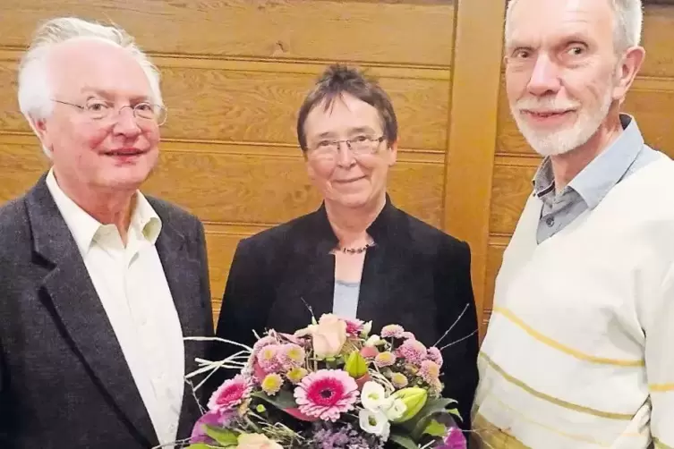 Vorstandswechsel: Susanne Friedl-Haarde übergibt den Vorsitz an Volker Handwerk (links). Rechts der Vize, Wolfgang Napp.