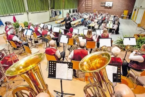 Das Orchester des Musikvereins Kottweiler-Schwanden präsentierte unter der Leitung von Maestro Zija Bejleri beim Jubiläumsabend 