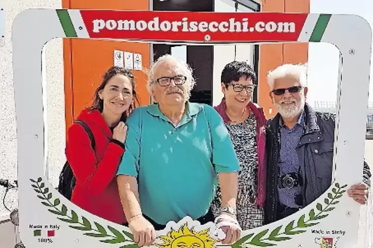 Getrocknete Tomaten: Magali Leidig-Petermann, Gerhard Bruder, Doris Schwarz und Gerhard Meissel bei Agriblea.