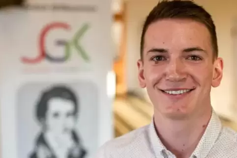 Maximilian Fehrentz aus Kusel kann mit der Durchschnittsnote von 1,0 das beste Abiturzeugnis vorweisen.  Foto: Sayer