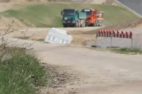 Eigentlich würde Leserin Astrid Balint gerne zur Arbeit radeln, aber die Wege seien in einem sehr schlechten Zustand, bemängelt 