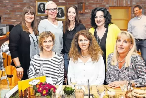 Schnaps, das ist ihr nächstes Wort: von links Katrin Varlemann, Simone Gerullis, Andrea Groß, Uschi Reimschüssel-Korn (hinten), 