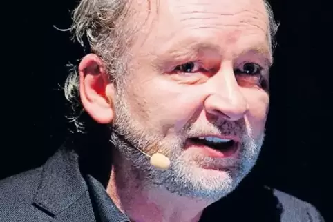 Ferdinand von Schirachs erklimmt mit seinem Erzählband „Kaffee und Zigaretten“ auch die Neustadter Bestseller-Listen.