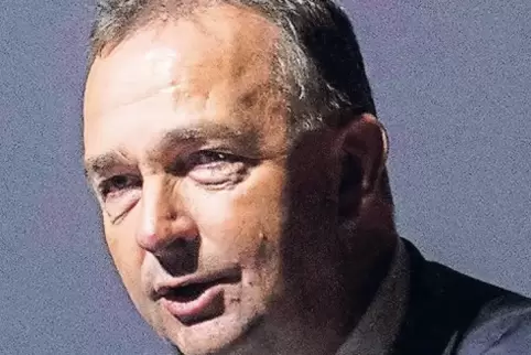 Karl Habsburg-Lothringen ist der Enkel des letzten österreichischen Kaisers Karl I. Weil er auf seiner Internetseite ein „von“ i
