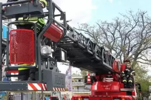 Bei medizinischen Notfällen wird oft die Drehleiter der Feuerwehr benötigt. Foto: Lenz