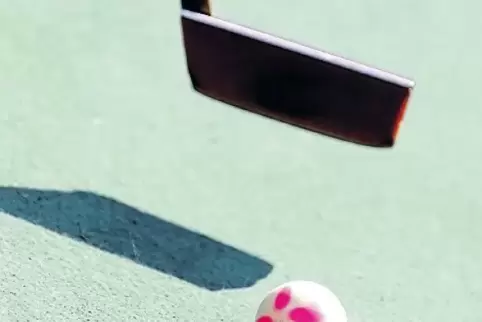 Auch eine Idee: Mal wieder Minigolf spielen – Gelegenheit gibt’s zum Beispiel in Bad Kreuznach.