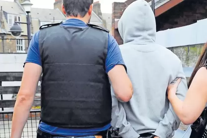 Immerhin: Ein Hoodie ist noch kein Grund für eine Verhaftung. Immerhin: Ein Hoodie ist noch kein Grund für eine Verhaftung.