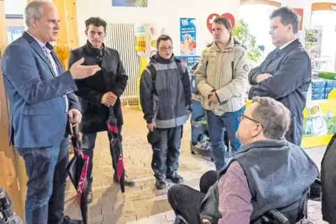 Beim Besuch auf der Gartenschau (von links): David Lyle und Christoph Fetzer von der Gemeinnützigen Integrationsgesellschaft Kai