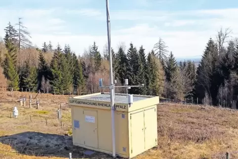 26 über ganz Rheinland-Pfalz verteilte Stationen messen permanent Schadstoffe in der Luft wie Stickoxide, Feinstaub oder Ozon. D