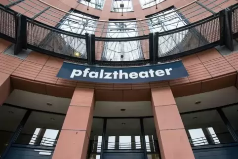 Gute Nachrichten für das Pfalztheater: Der Etat für die nächsten drei Jahre ist gesichert. Foto: dpa