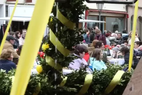 Das kühle Wetter konnte die Bergzaberner nicht abschrecken. Am Freitag um 15 Uhr war der Marktplatz zur Eröffnung von Frühjahrs-