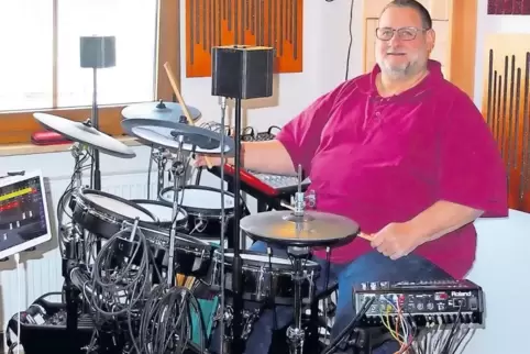 Fühlte sich bei der Suche nach einem Platz im Konzert vorgeführt: dabei hatte er vorsorglich einen Dreibeinsitz dabei. Markus Ki