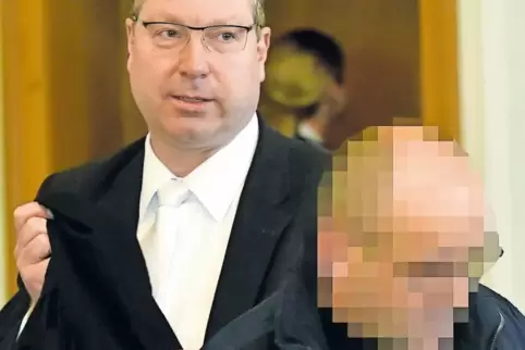 „Ich bin nur kleine Mann“: Der im damaligen Jugoslawien geborene Angeklagte mit seinem Verteidiger Carsten Tews im Prozess um da