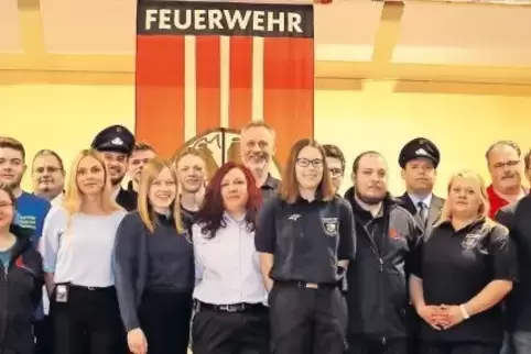43 junge Frauen und Männer wurden am Samstagabend in der Festhalle Gut Heil von VG-Bürgermeister Frank Rüttger (CDU) in den Dien