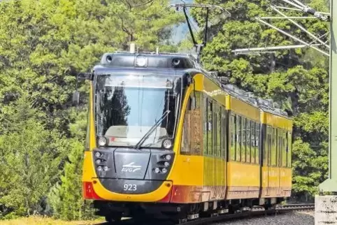 Bereits ein Aushängeschild: die „Tramtrains“ des Karlsruher Modells, das das Umland direkt mit der Innenstadt verbindet.