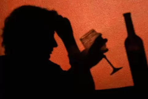 Der Autofahrer gab an, am Mittag ein Glas Wein (Symbolfoto) getrunken zu haben.  Symbolfoto: Patrick Pleul/dpa