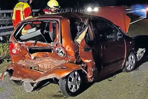 Das Auto der 30-jährigen Autofahrerin war nur noch Schrott.