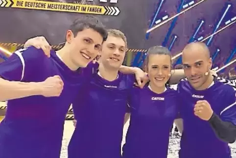 Ein Team: Patrick Peter, der Turner Luca Ehrmanntraut, die Leichtathletin Imke Salander und Fußballer David Odonkor (von links).