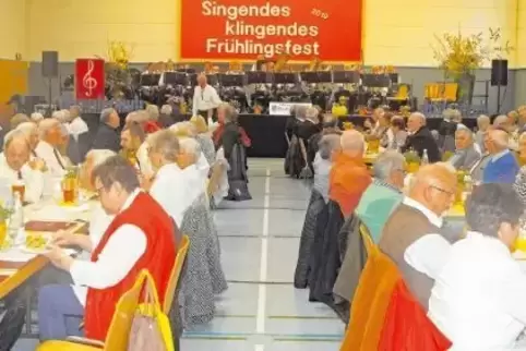 Gut besucht war das musikalische Frühlingsfest des Turnvereins Hinterweidenthal in der Teufelstischturnhalle. Zur Eröffnung spie
