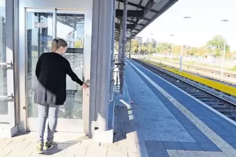 Drücken zwecklos: Die Aufzüge am Bahnhof sind nur Deko.