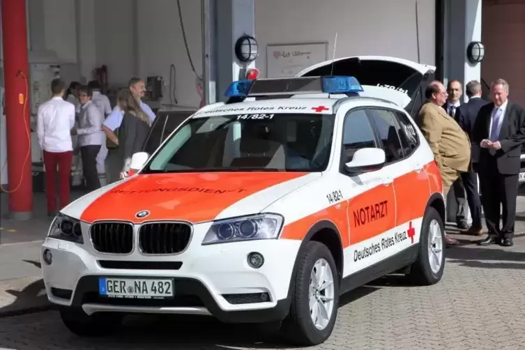 Im Notfall schnell unterwegs: Der Notarzt-BMW der DRK-Rettungswache Germersheim. Am Unfallort mit mehreren Verletzten herrscht d