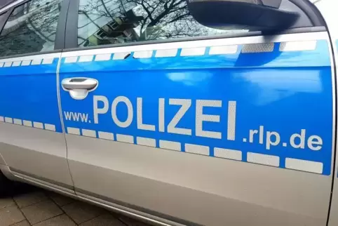 Die Beamten suchen Zeugen oder Menschen, die gefährdet worden sind.  Foto: Hartschuh