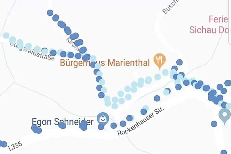 Ein Blick in die Funkloch-App: Die hellblauen Punkte zeigen an, an welchen Stellen in Marienthal kein Mobilfunknetz des Anbieter