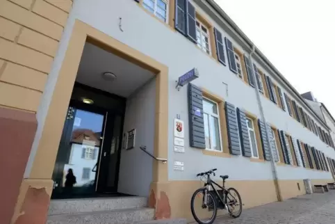 Polizeiinspektion Speyer: Hier hat sich der gesuchte Jugendliche gemeldet. Foto: Lenz
