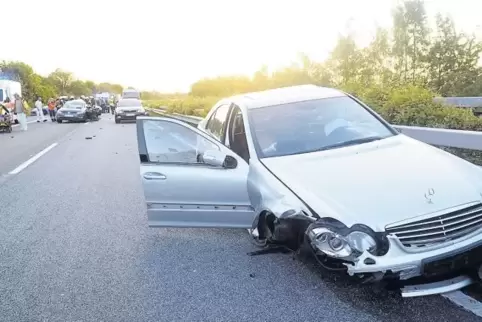 Der angeklagte Mercedesfahrer arbeitet in der Autobranche und hat seinen AMG, der 250 Stundenkilometer fährt, in kaputtem Zustan