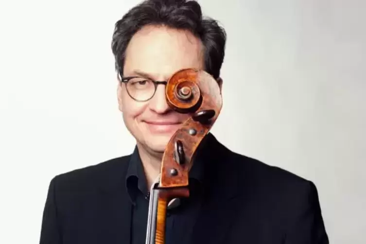 Alexander Hülshoff ist Cello-Professor in Essen.   Foto: Hülshoff