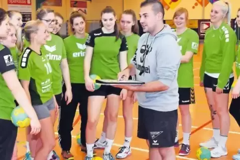 Auch als bereits feststehender Meister nehmen die Kirrweilererinnen und ihr Coach Dennis Glas das letzte Saisonspiel gegen Wörth
