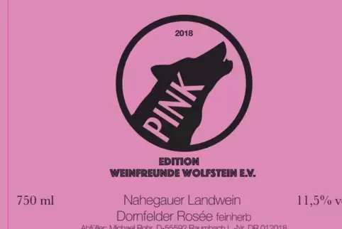 Fällt ins Auge: Das Etikett des ersten Weins der Wolfsteiner Weinfreunde. Foto: Tino Schreck/frei