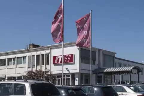 Über 300 Mitarbeiter hat der ITW-Standort Enkenbach-Alsenborn momentan noch.  Foto: VIEW