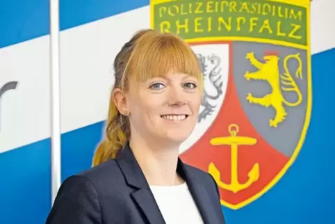 Nicht mehr selbst zum Ermitteln am Tatort, sondern nun vor allem im Büro tätig: Katrin Luckenbach.
