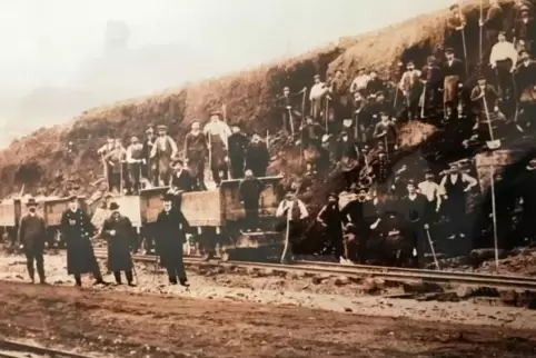 1903/1904 wurde die Glantalstrecke gebaut, auf der heute die Draisinen fahren. Die Aufnahme stammt aus dem Besitz von Heinz Emri