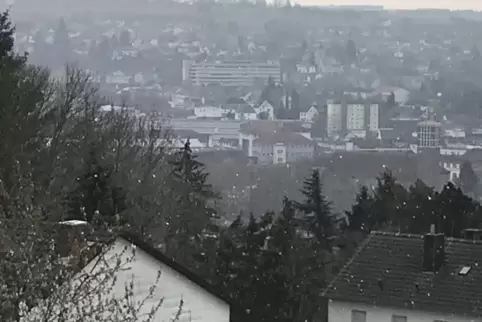 Samstagmorgen in Zweibrücken: Schneefall. Foto:cps 