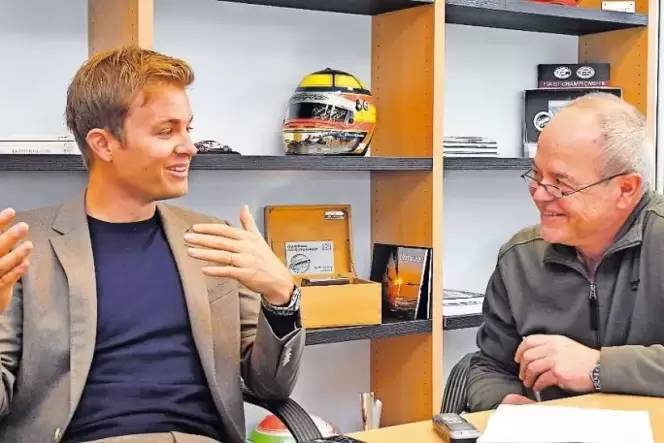 Nico Rosberg (links) in Neustadt im Gespräch mit Peter Schäffner.