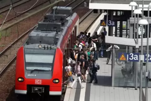 Keine Züge in Schifferstadt, wohl bis Montagfrüh, 4 Uhr.  Foto: Lenz 