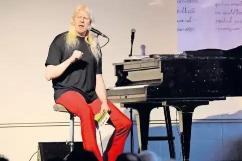 Gunzi Heil vereint Geschichte, Kabarett und Comedy mit südpfälzisch-badischem Lokalkolorit.