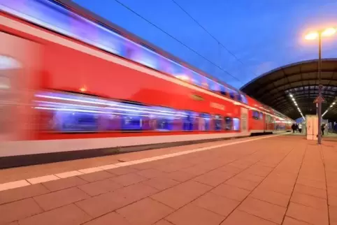 Im Saarland kommen Züge punktlicher an als in Rheinland-Pfalz. Foto: dpa