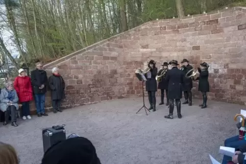 Zur Einweihung spielten die Parforcebläser „Corni di Pamina“. Foto: Iversen