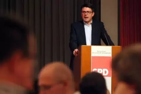 48 Jahre alt, in Germersheim zur Welt gekommen, wohnhaft in Billigheim-Ingenheim, wo Torsten Blank früher Ortsbürgermeister war,