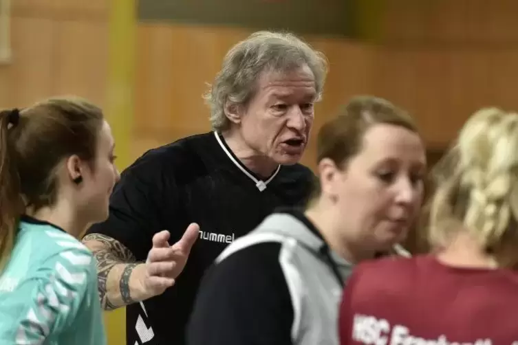 Hatte gegen die HSG Landau/Land sein letztes Spiel ander Seitenlinie der SG Lambsheim/Frankenthal: Norbert Landau. Foto: BOLTE