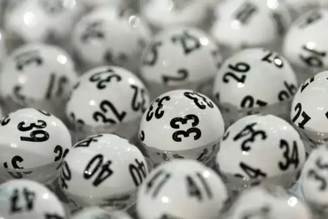 Ein Mann aus der Westpfalz hat knapp 400.000 Euro im Lotto gewonnen. Symbolfoto:dpa Ein Mann aus der Westpfalz hat knapp 400.000 Euro im Lotto gewonnen. Symbolfoto:dpa